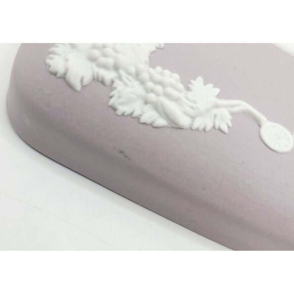 Wedgwood Lilac Jasperware Square Trinket Box Cherub Relief & Floral Vine Design - Picture 7 of 14